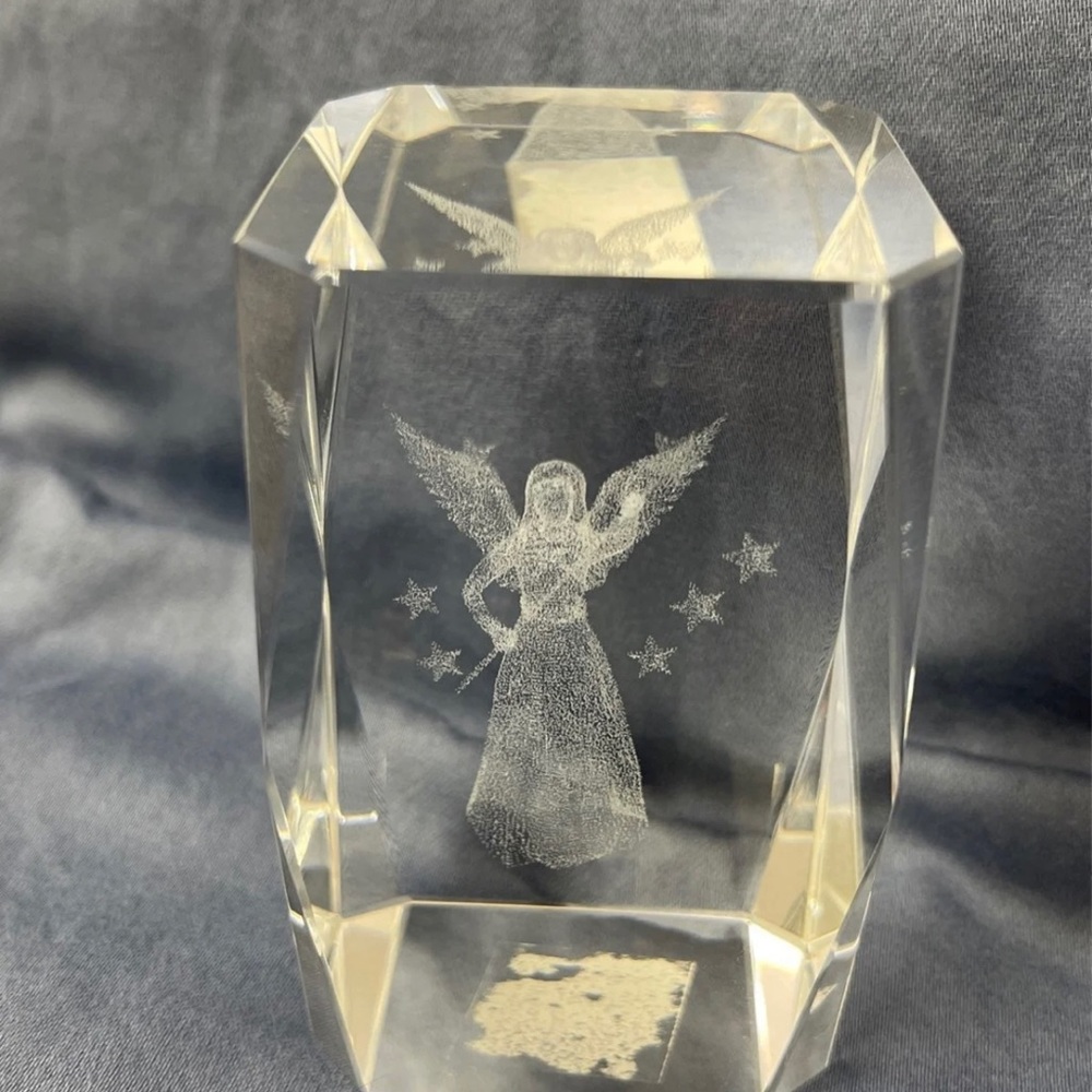Crystal Glass 3D/Angel Paperweight - Picture 3 of 6